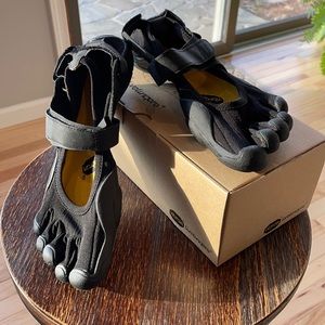 COPY - Vibram Womens 39 FiveFingers Sprint Barefoot running shoes - black